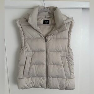 Abercrombie Women's Cream Puffer Vest